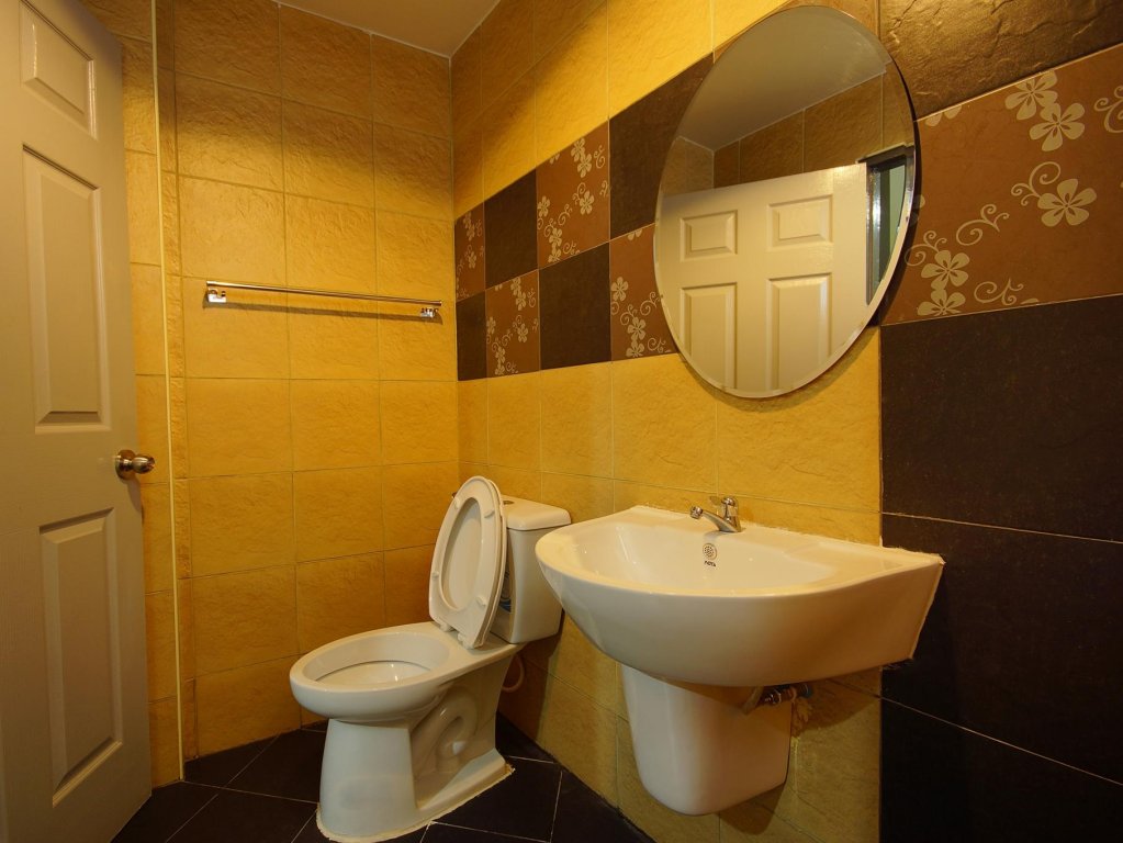 Фото The Corner Hotel - Adults Only