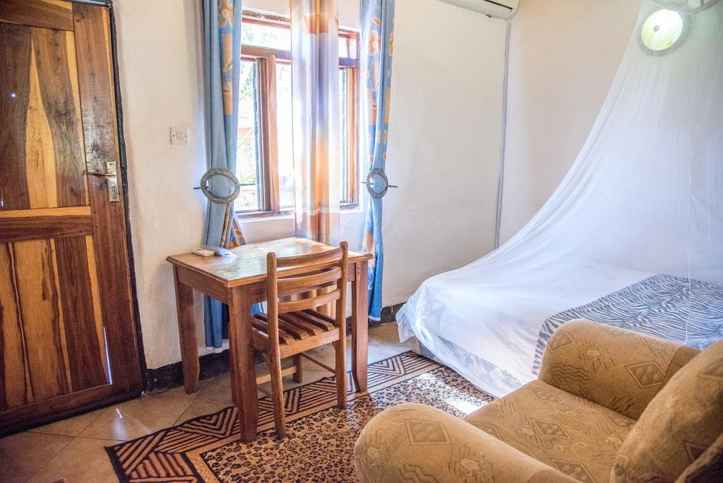 Фото Okavango Lodge