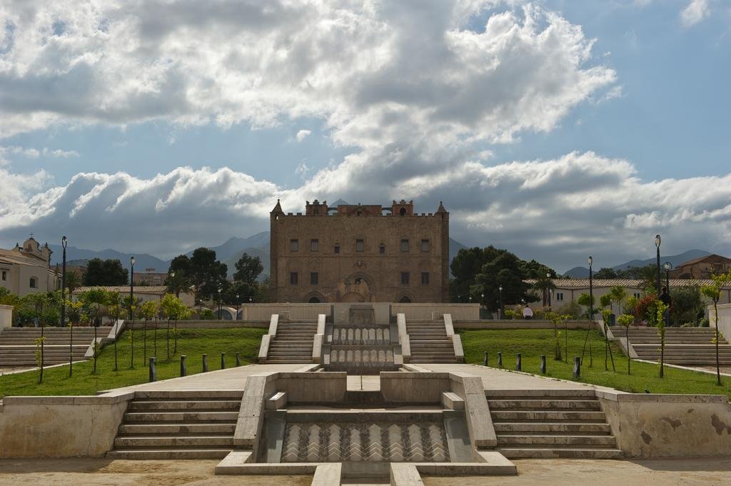 Фото отеля 1