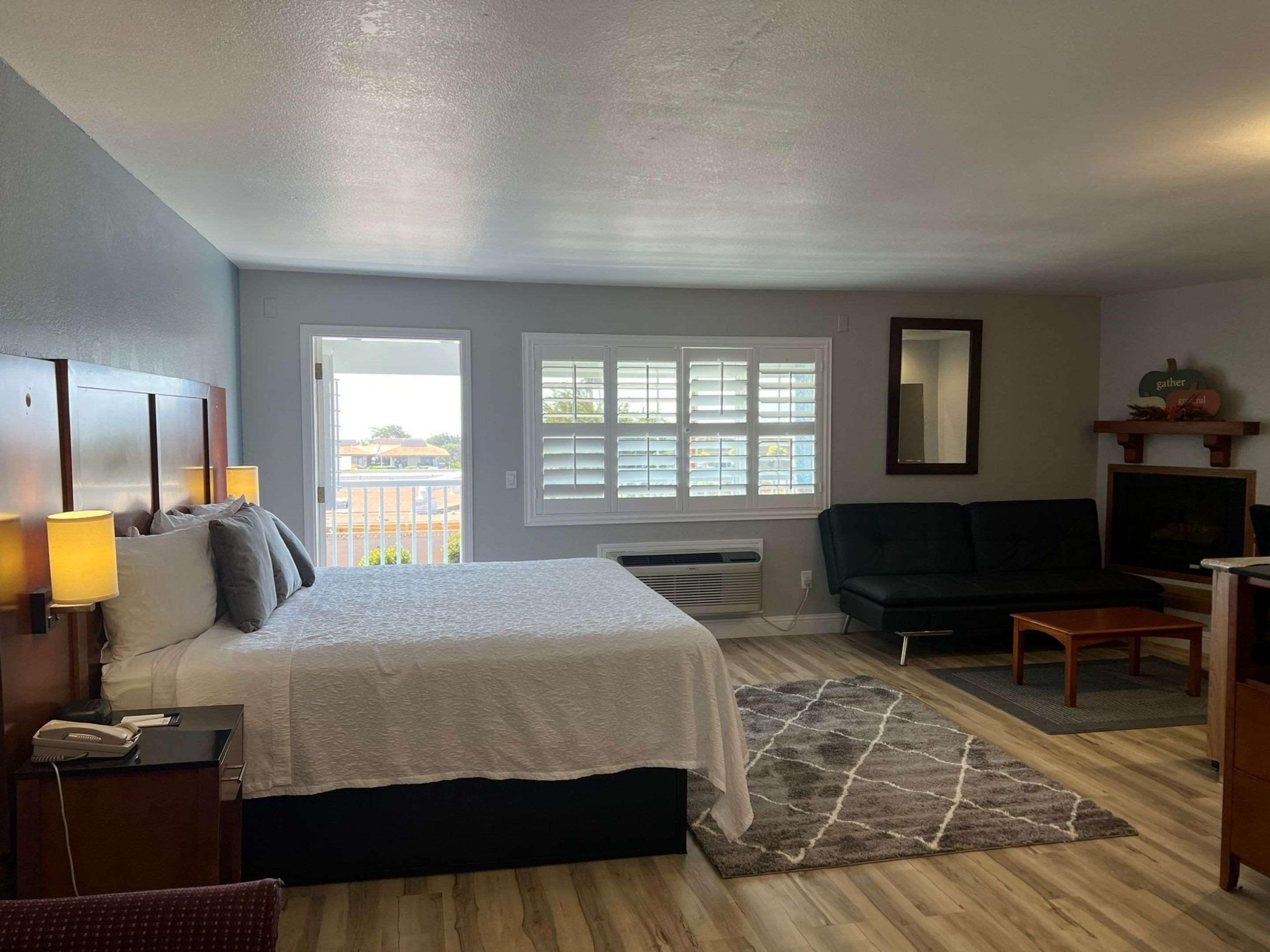 Фото Pacific Coast Roadhouse, SureStay Collection by Best Western