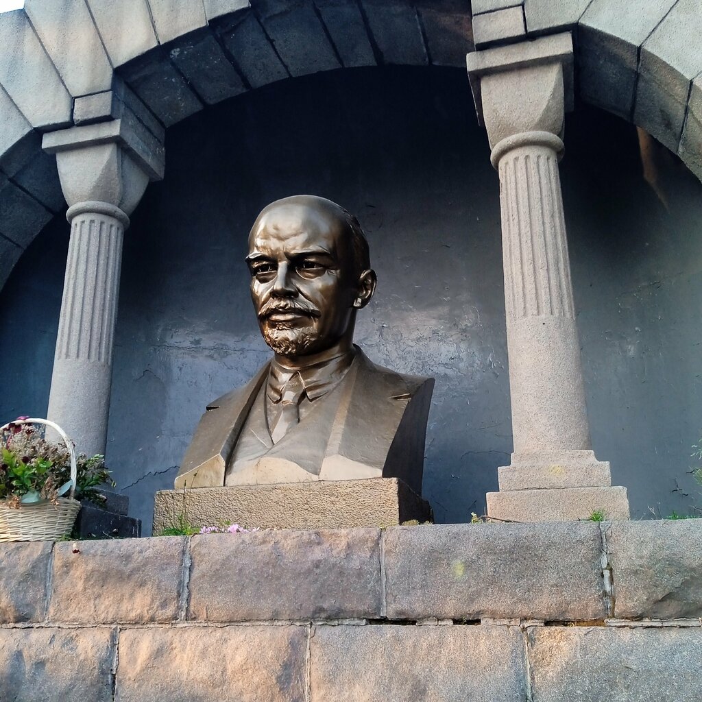 Памятник, мемориал Памятник-трибуна В.И. Ленину, Челябинск, фото