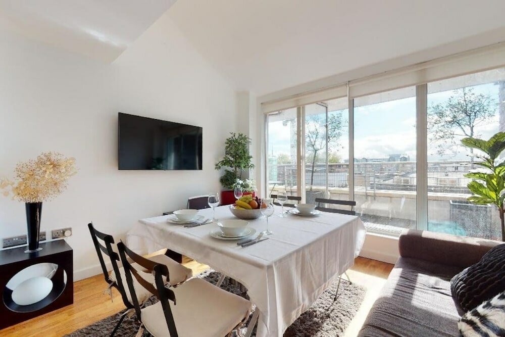 Фото Short let - Penthouse Apartment With West-facing Terrace