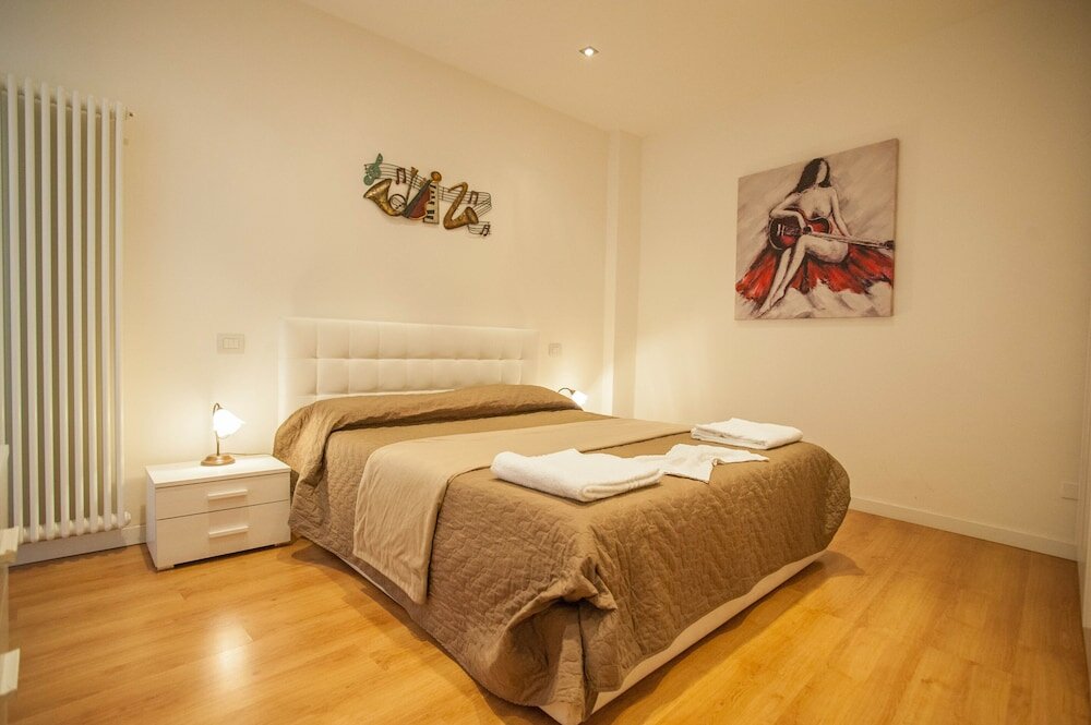 Фото Arena by side