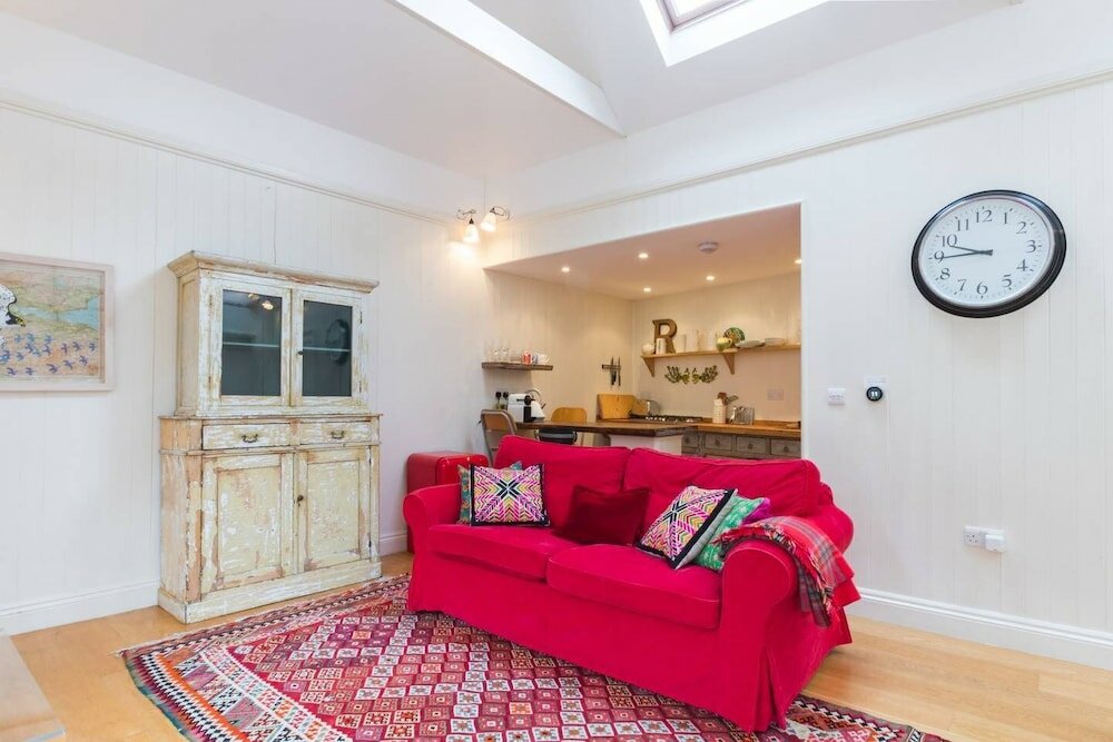 Фото Delightful Cottage for 2 set Within Pretty Garden