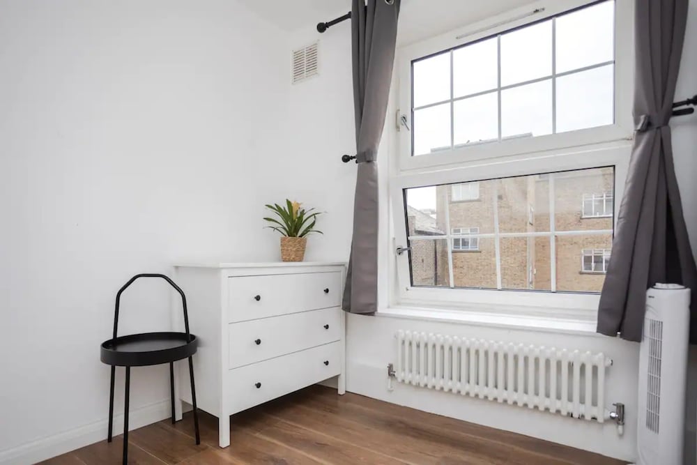 Фото Spacious 4 Bedroom Apartment in Bethnal Green