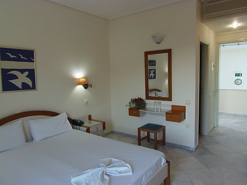 Фото Yakinthos Hotel