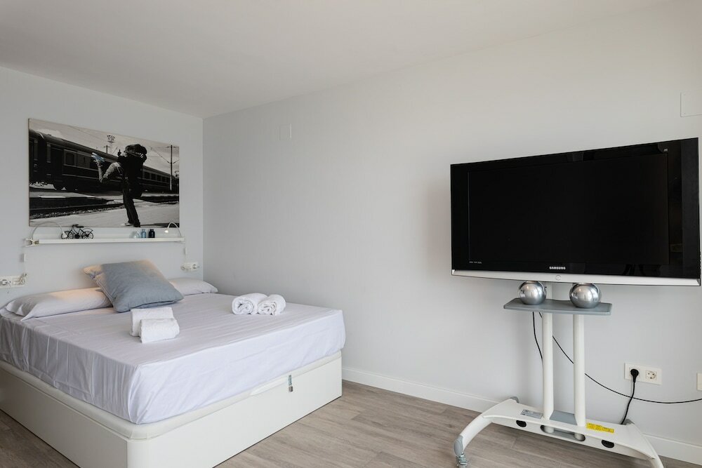 Фото Sea View Apartment 2 Min Walk From the Beach