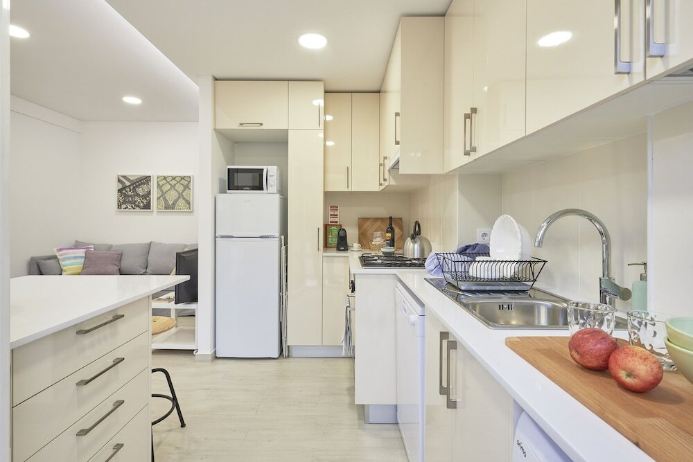 Фото Light Apartment W Balcony Apartment by TimeCooler