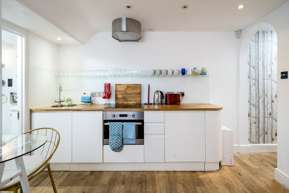 Фото Altido Colorful Apt W/Garden, In Shepherds Bush