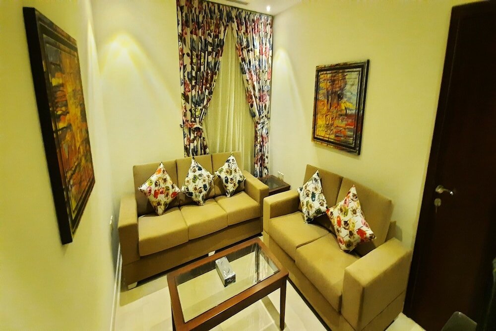 Фото The Blue Rose Hotel - الورده الزرقاء للوحدات السكنيه