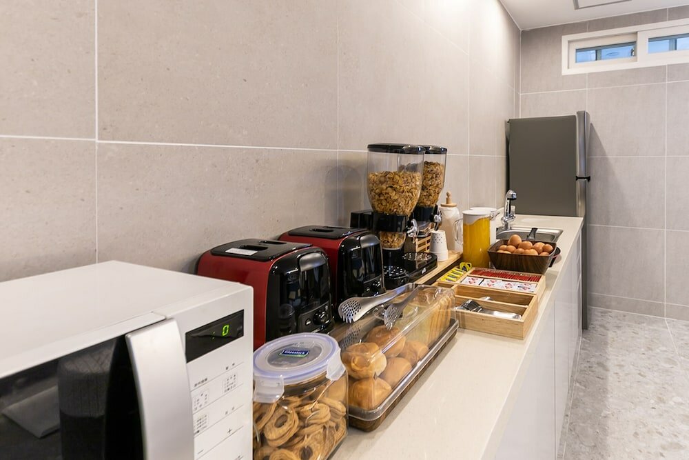 Фото Brown Dot Hotel Sasang Renecite