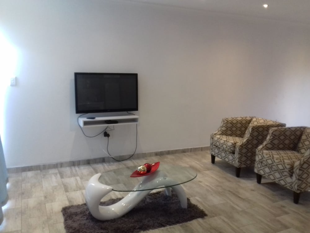 Фото Mayberrypark Guest Lodge