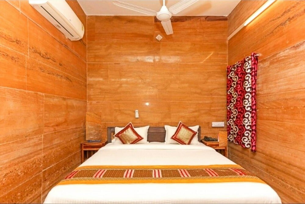 Фото Hotel heera Court