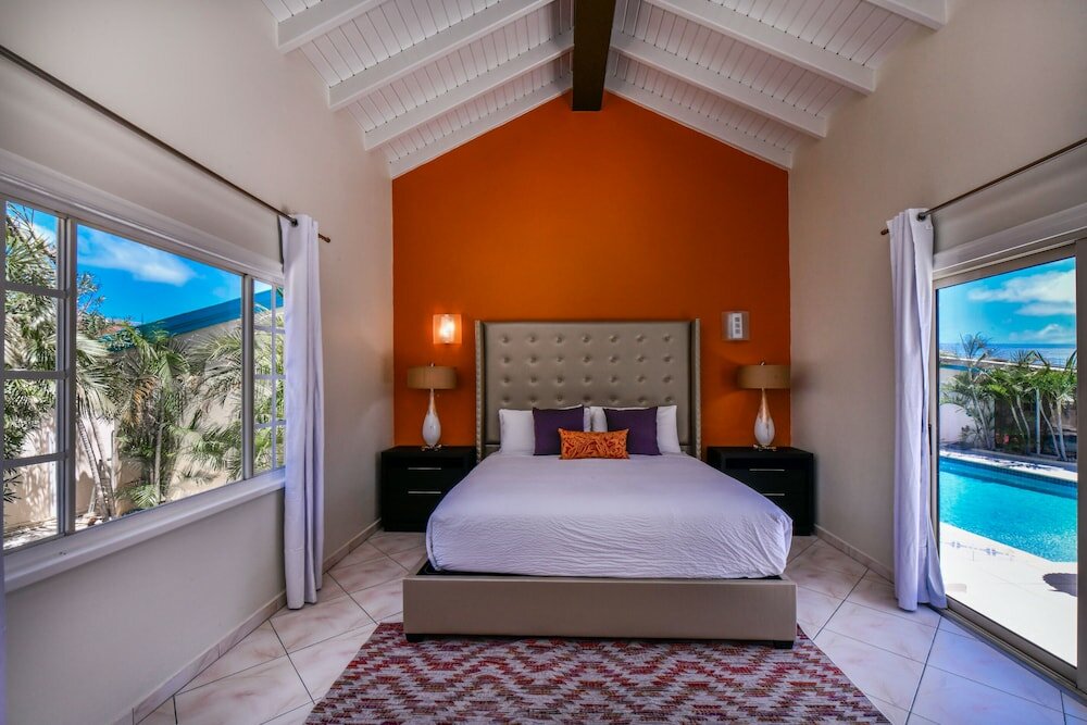 Фото Massive Oceanfront Villa - SPA - Sauna - Gameroom - Malmok!