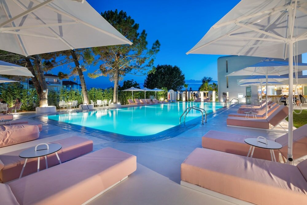 Фото Cocoons Luxury Suites & Villas