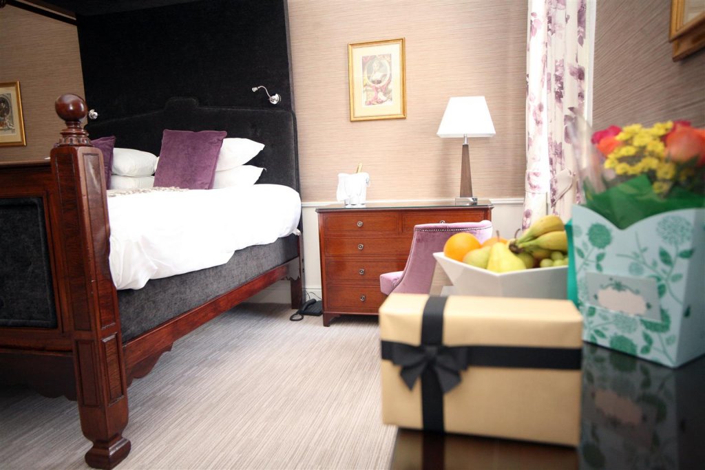 Фото Winchester Royal Hotel