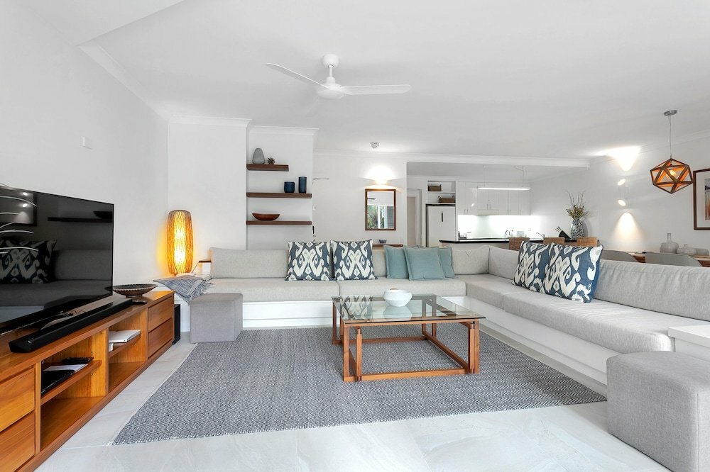 Hotel Poolside Apt in Alamanda Beachfront Resort 42, Palm Cove, photo