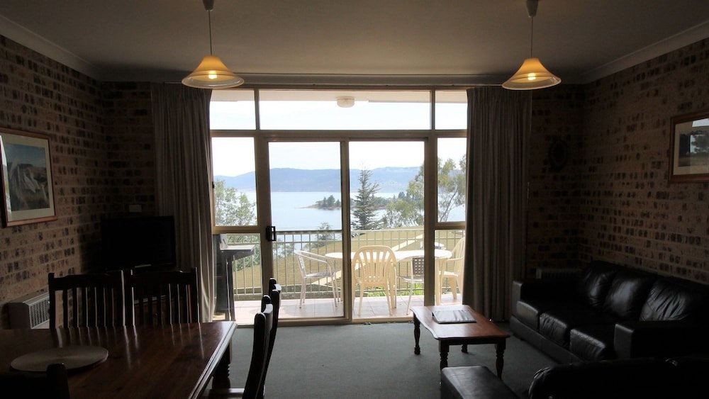 Фото Twin Seasons 4 - Lake and Mountain Views