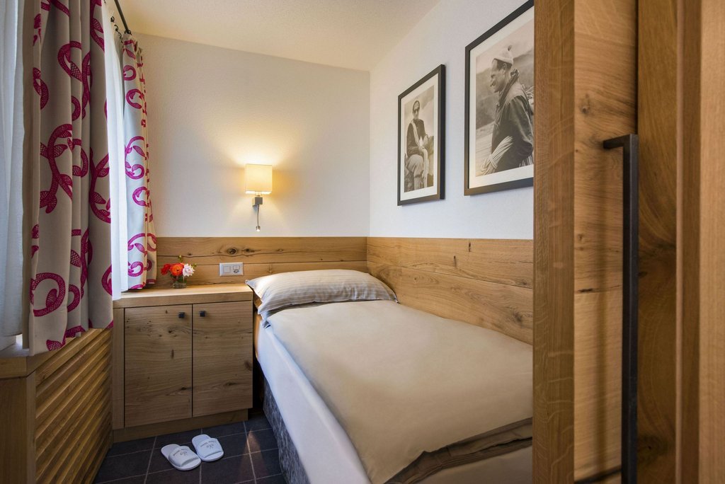 Фото Hotel Chesa Valese