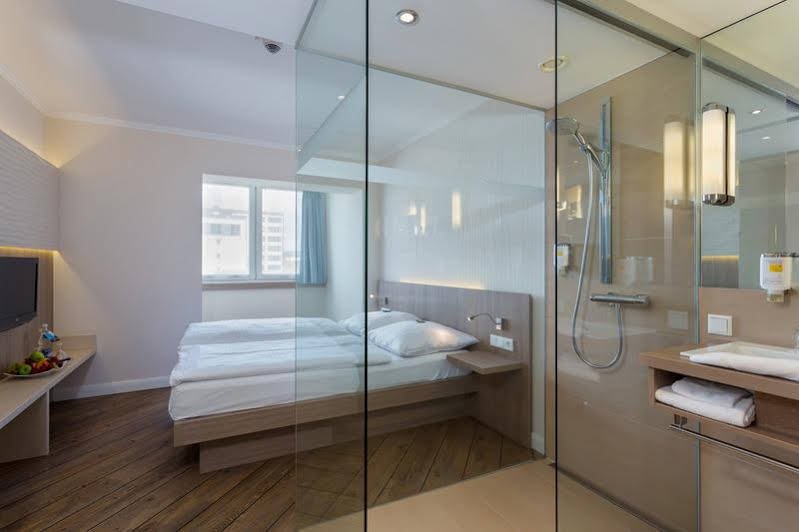 Фото Hotel Vier Jahreszeiten Lübeck