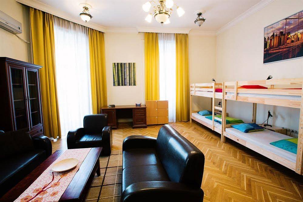 Фото Friends Hostel and Apartments Budapest
