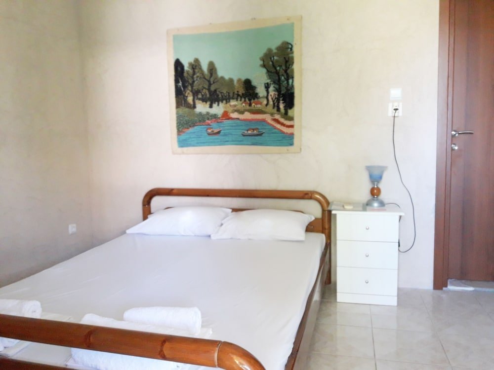 Фото Artemis Studios & Apartments