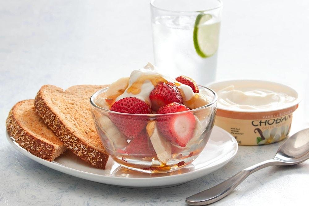 Фото Fairfield Inn & Suites by Marriott Minneapolis North