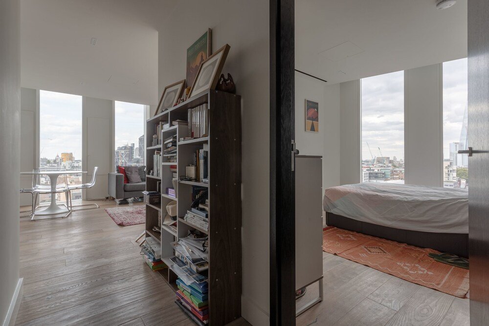 Фото Modern and Stylish 2 Bedroom Flat With a Stunning View