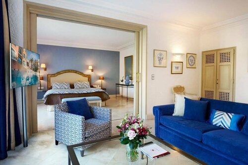 Гостиница Hotel Byblos Saint-Tropez в Сен-Тропе