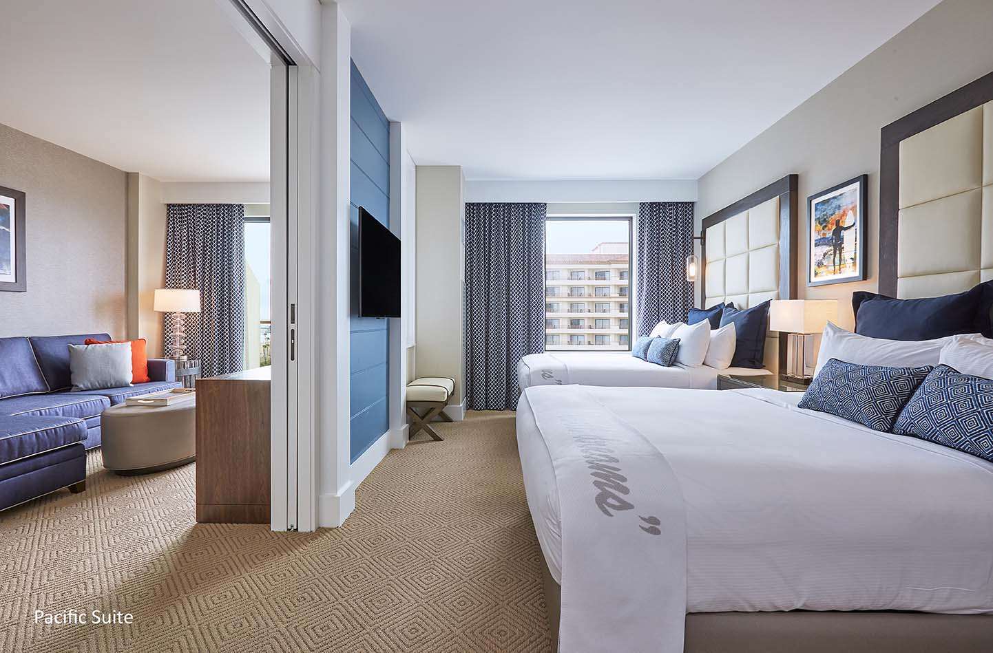 Фото The Waterfront Beach Resort, A Hilton Hotel