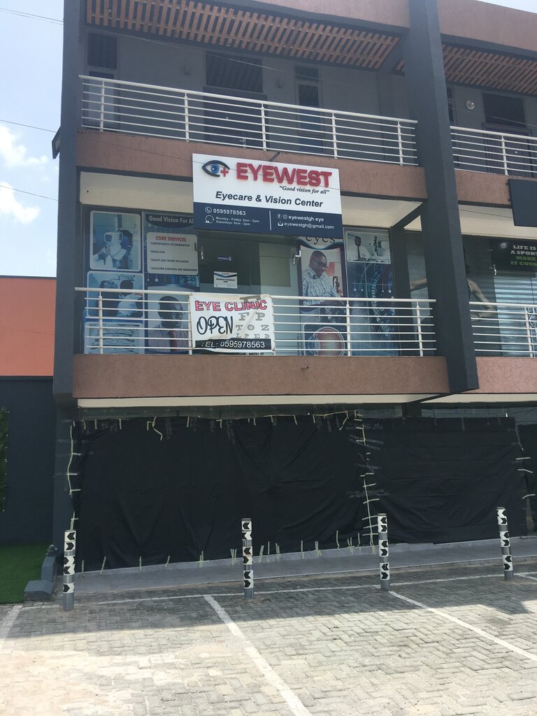 Opticial store Eyewest, Accra, photo