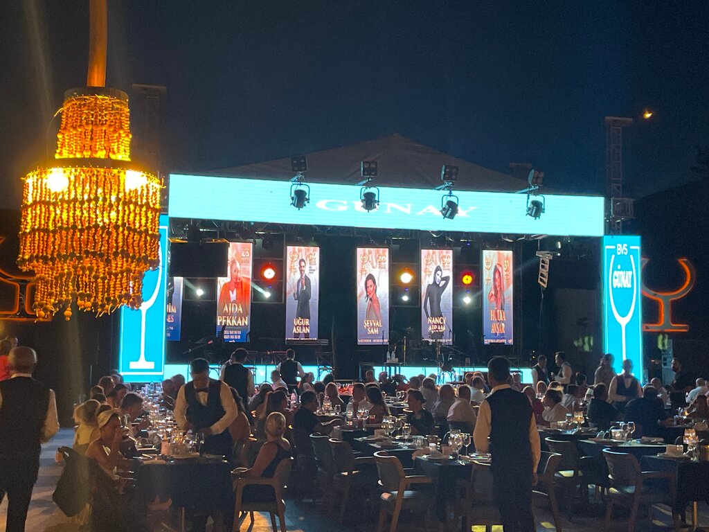 Nightclub Gunay Fountain, Cesme, photo