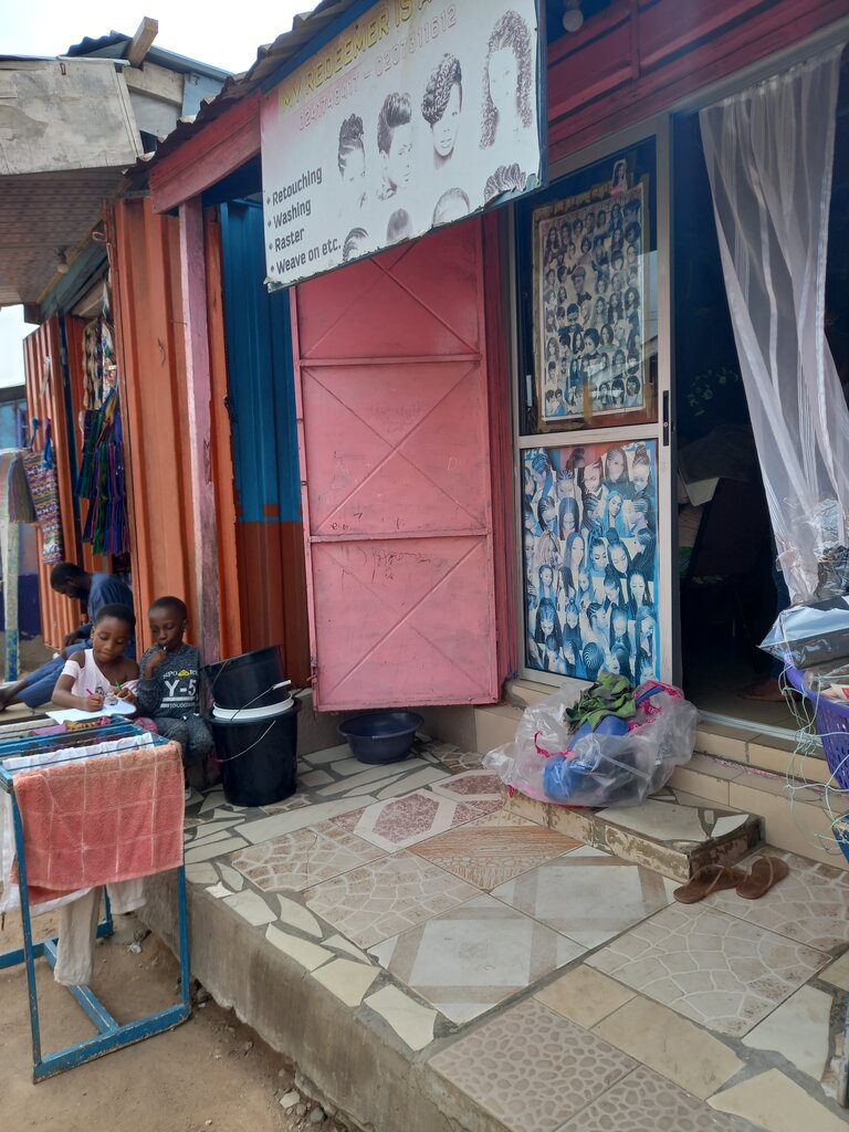 Beauty salon My redeemer is alive, Accra, photo
