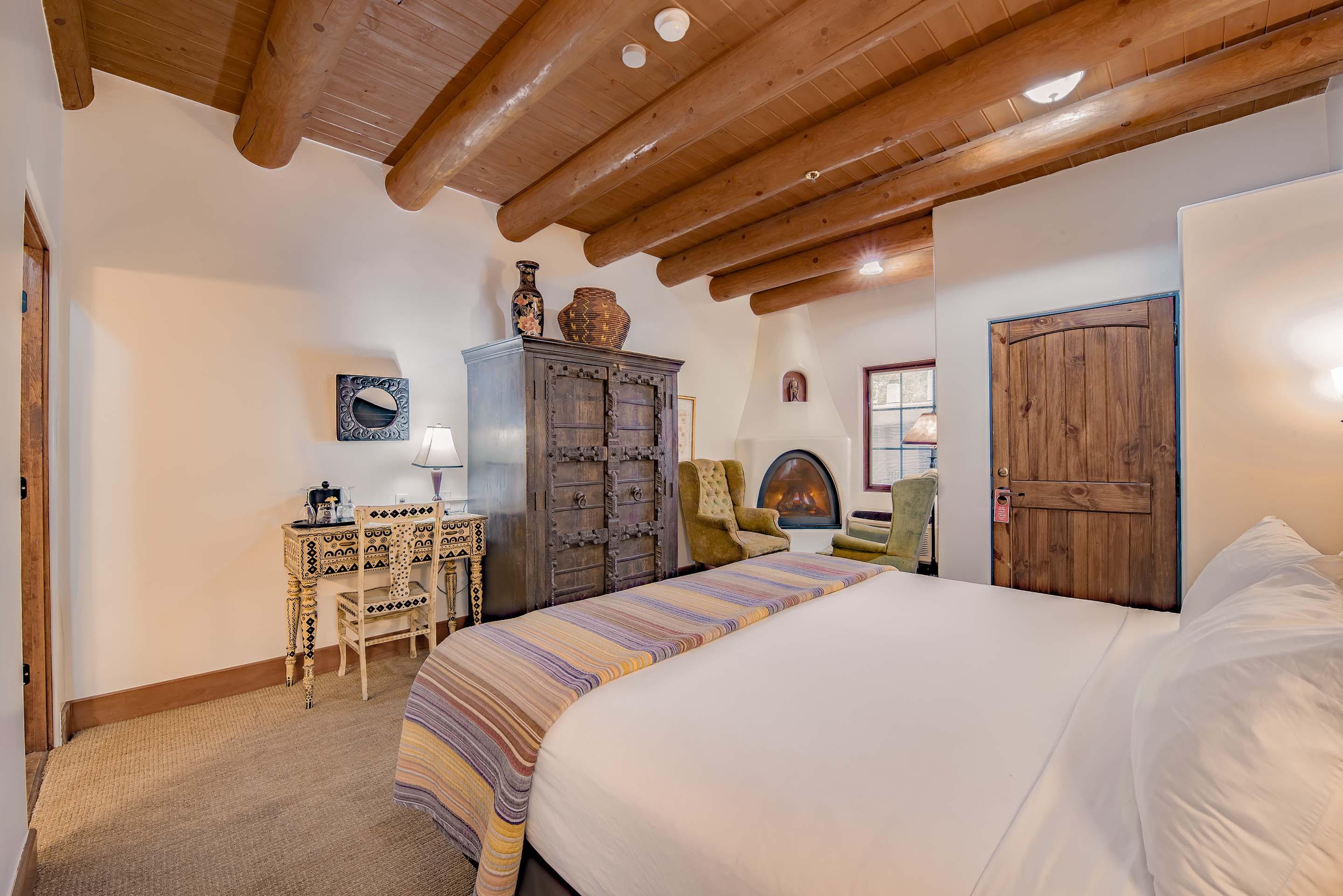 Фото The Historic Taos Inn