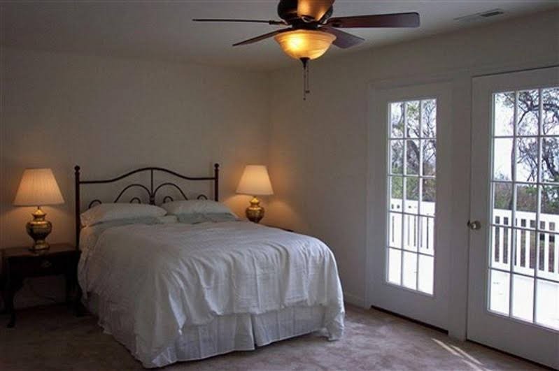 Фото The Baywood Bed & Breakfast