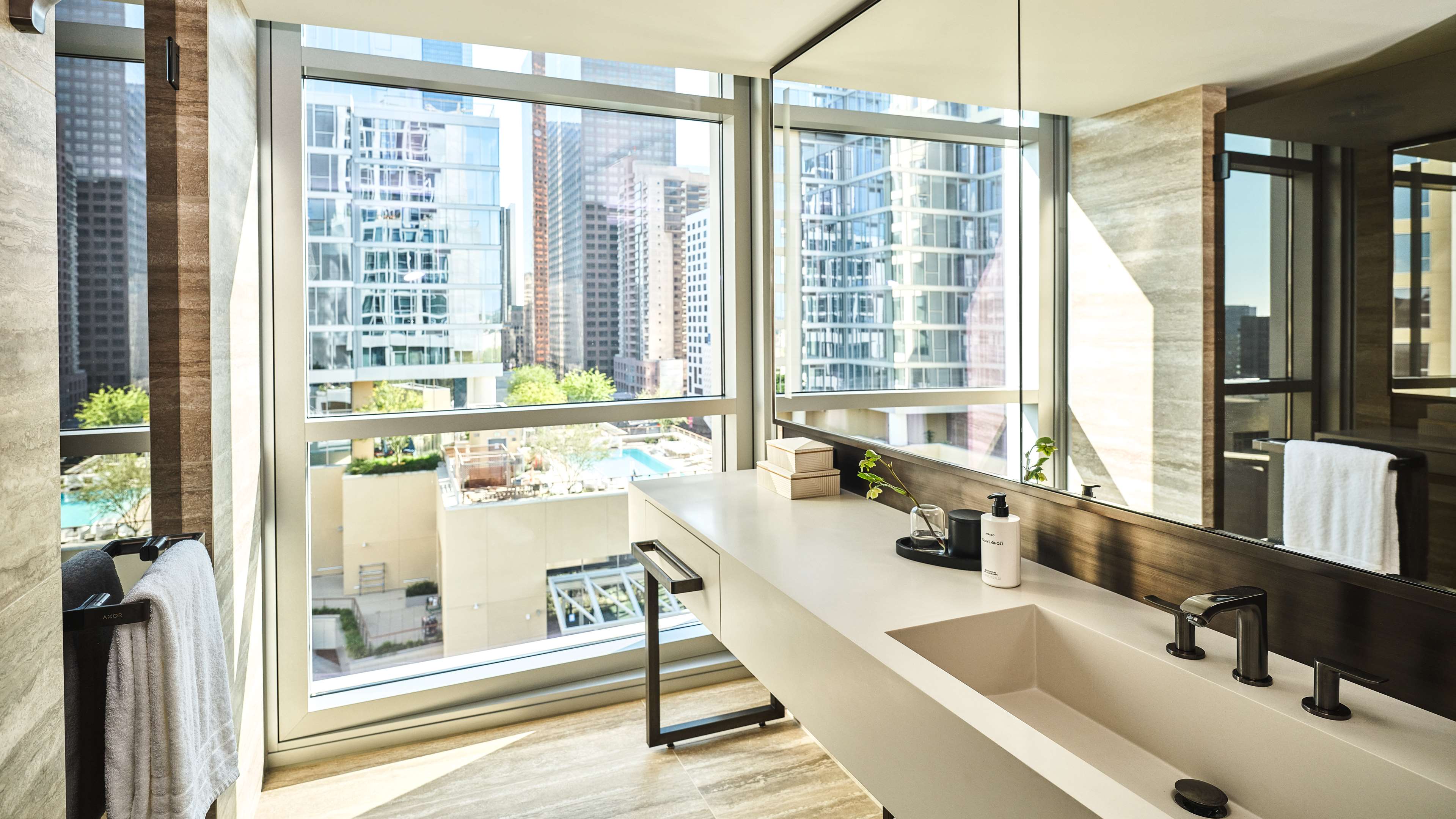 Фото Conrad Los Angeles