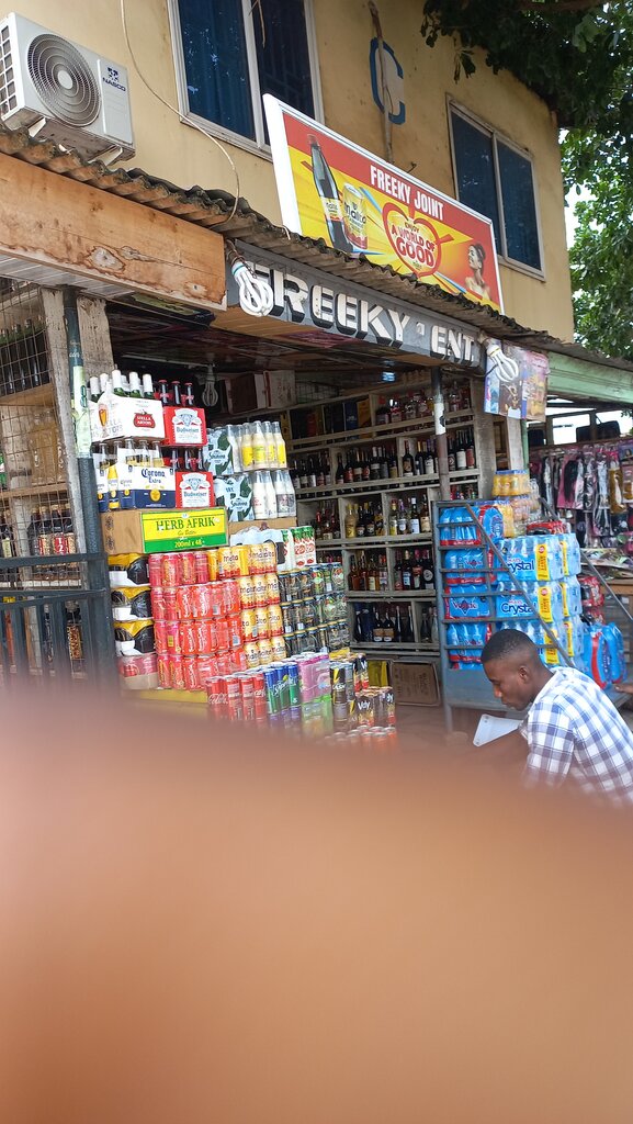 Water store Freeky Joint, Accra, photo