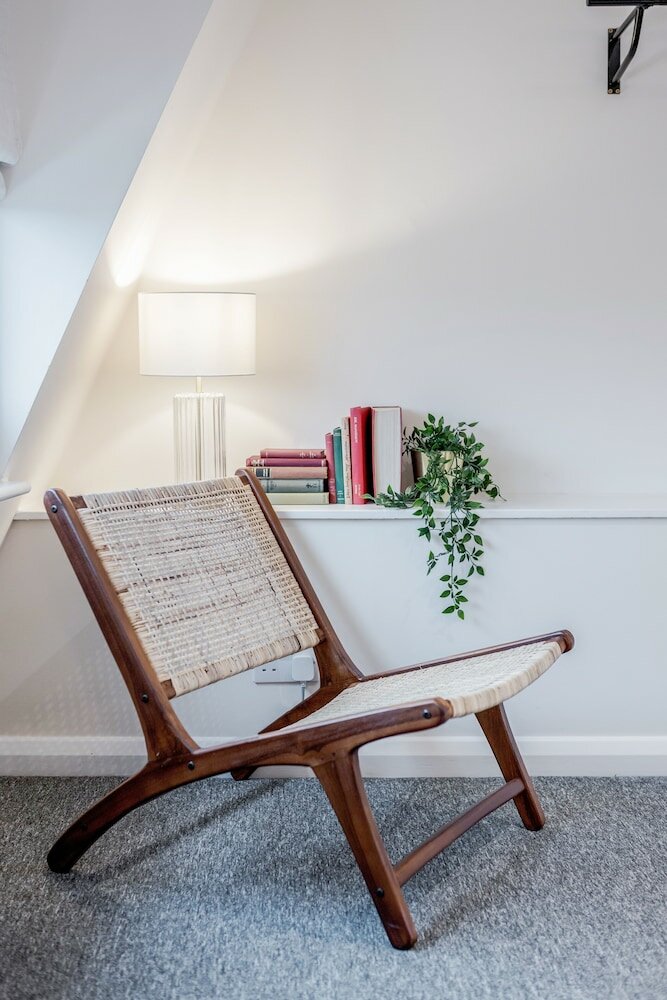 Фото Stunning 2 Bedroom Duplex Apt in Center of Camden