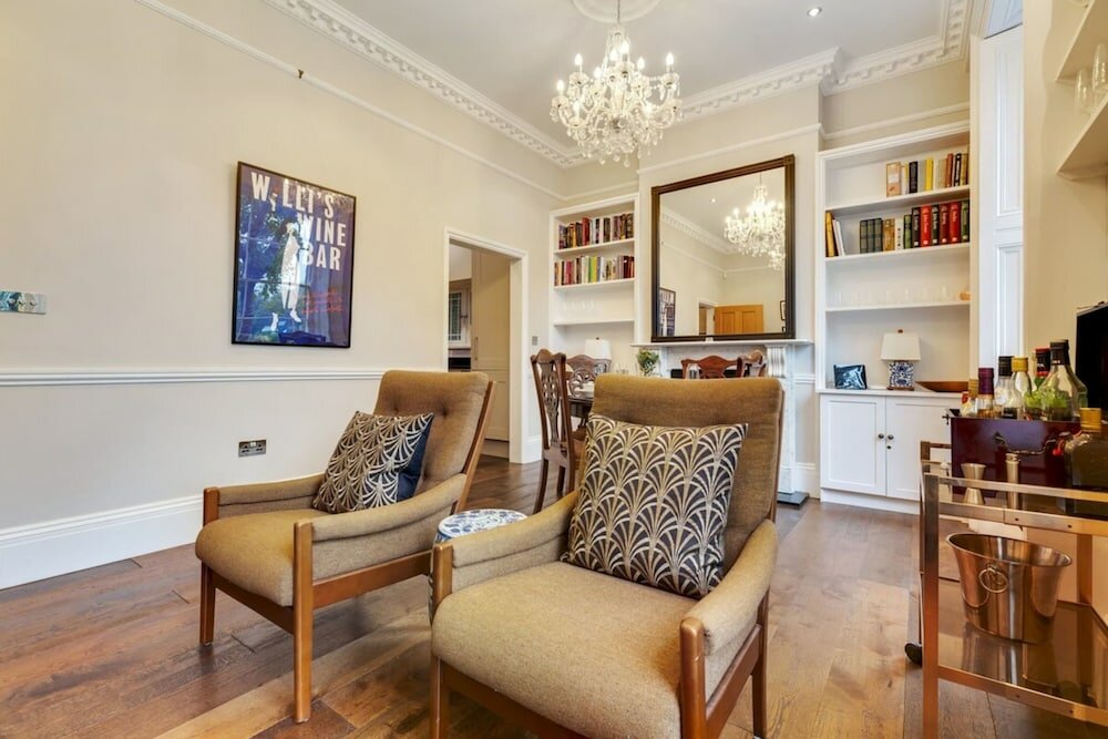 Фото Bright Camberwell Georgian Apartment