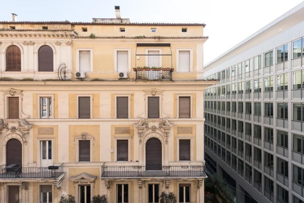 Фото Circle In The Square