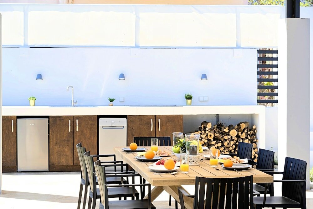 Фото Villa Solaris Heated Pool & Hot Tub