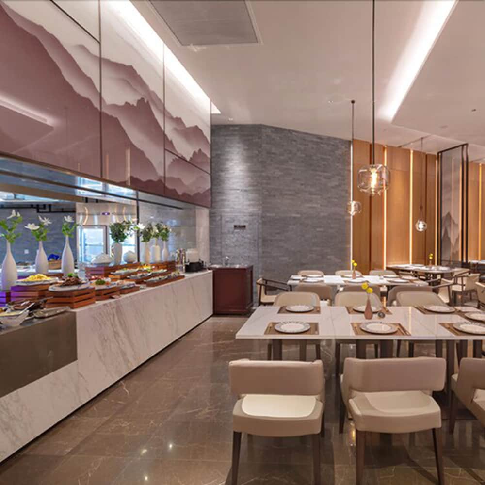 Фото New Century Hotel Zhenhai