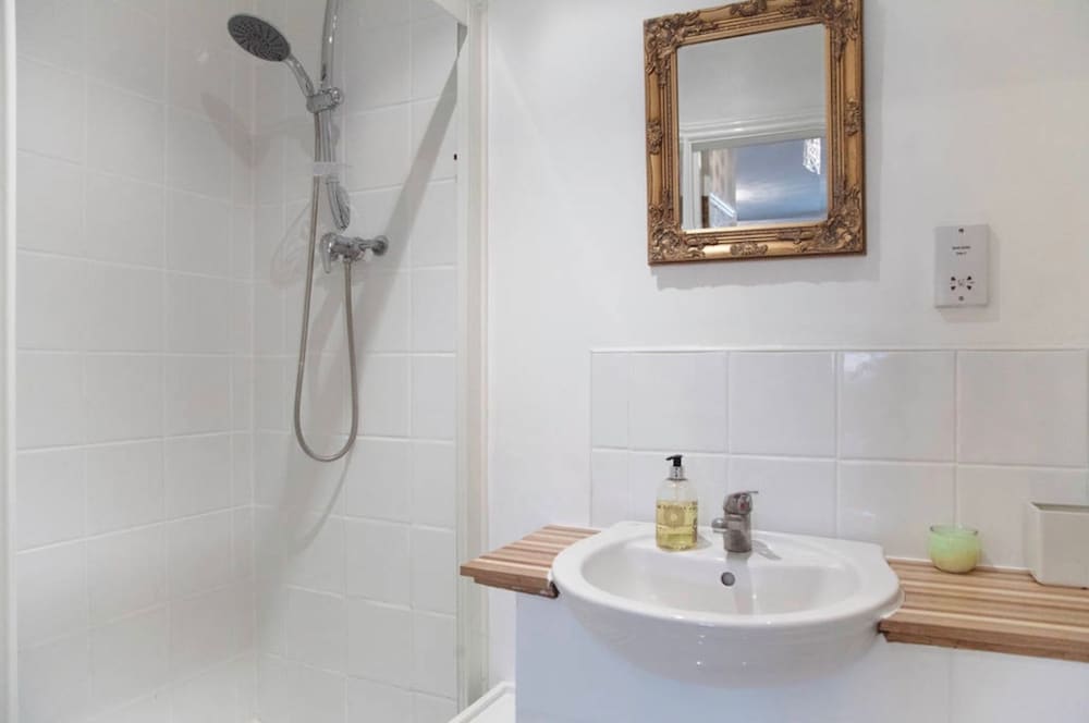 Фото Lynbrook Guests House