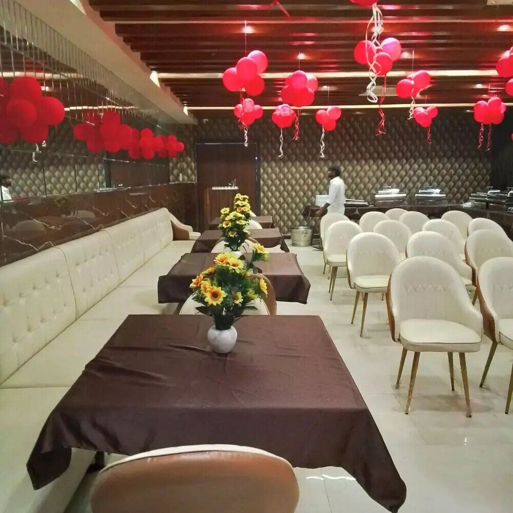 Фото Hotel Vibharaj Palace