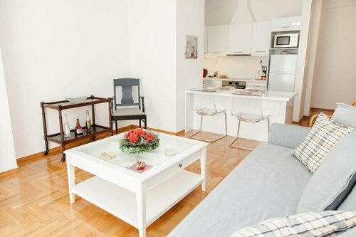 Cozy apt with Lycabettus View