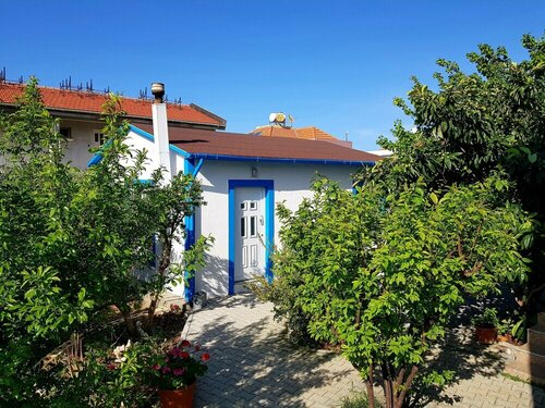 Гостиница Pomegranate Cottage 1 Double Bedroom With Spectacular Mountain Sea View в Лапитосе