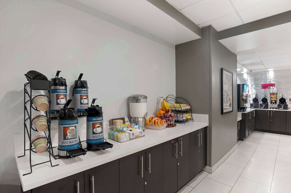 Фото Best Western Plus Commerce Hotel