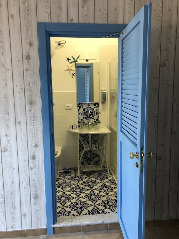 Фото Pompei Window