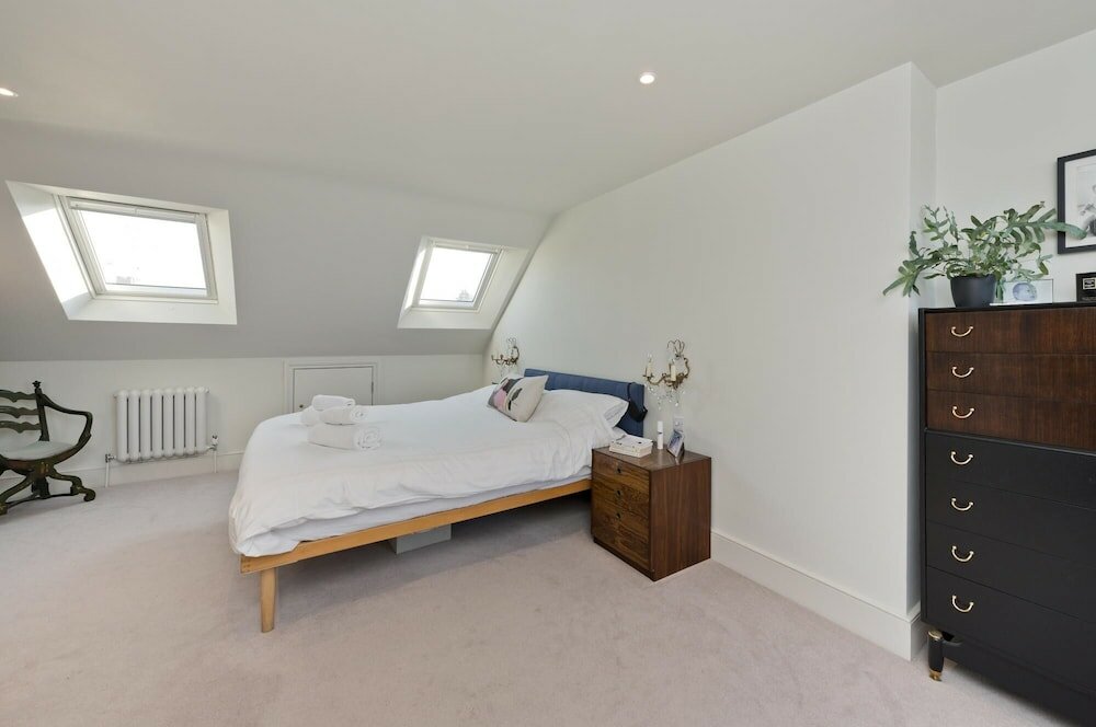 Фото Interior Designed House With Garden in North West London by Underthedoormat