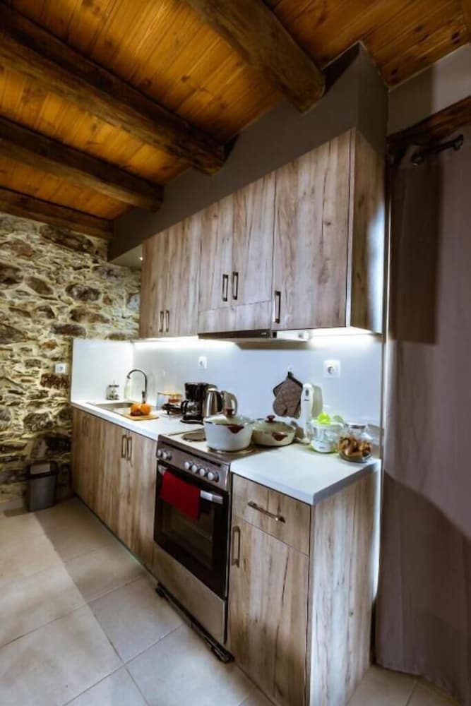 Фото Traditional Apartments Elafos